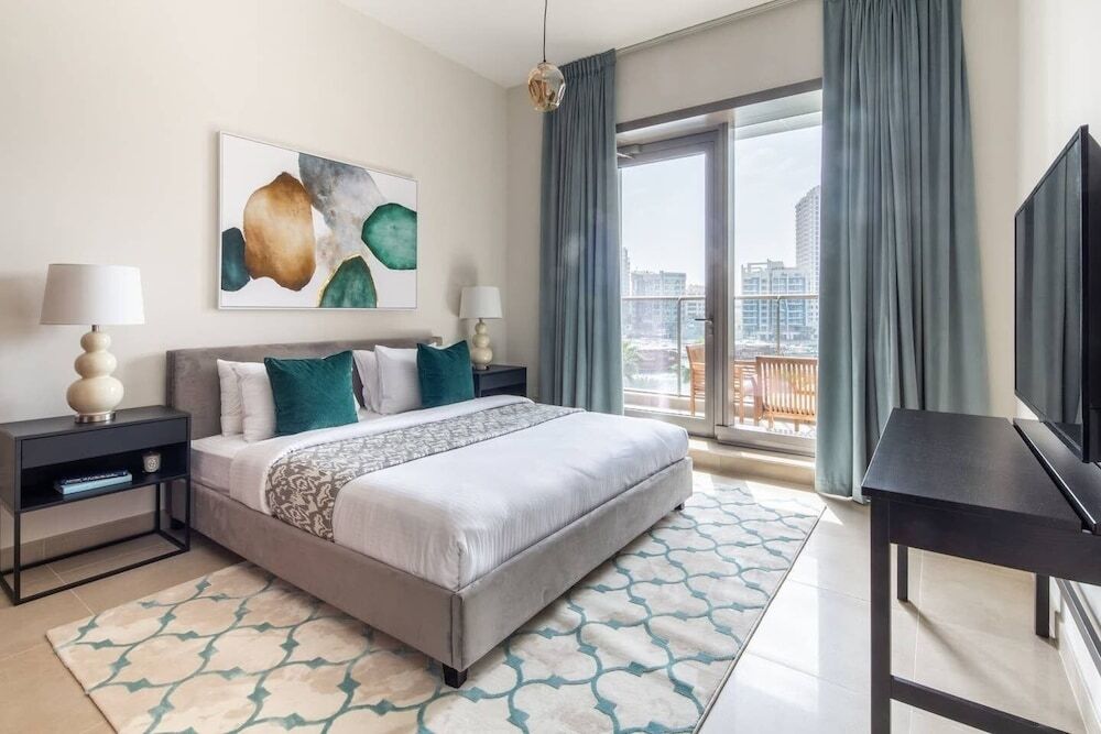 Дубай: Ornate 1BR w/ Breathtaking Marina Views!