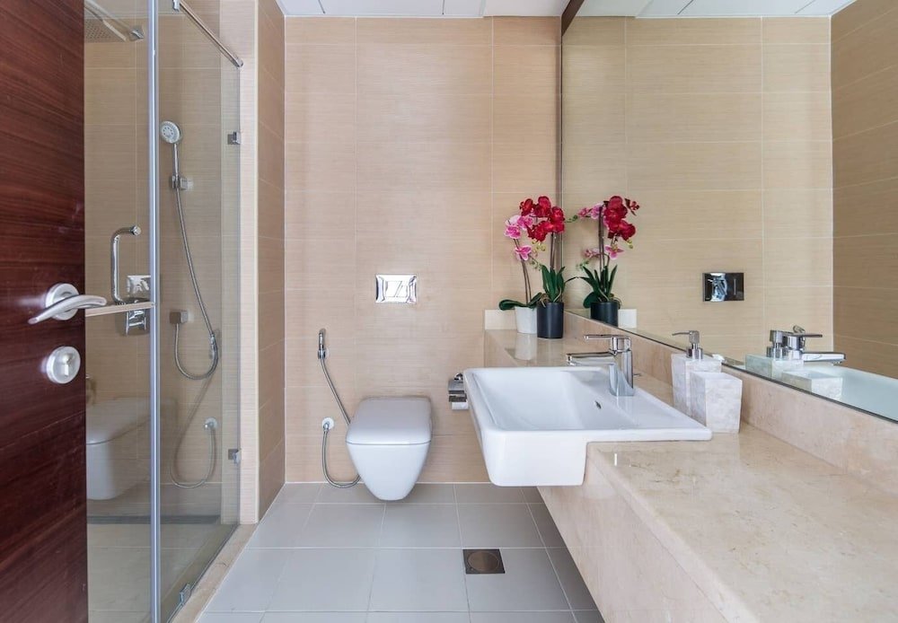 Дубай: Ornate 1BR w/ Breathtaking Marina Views!