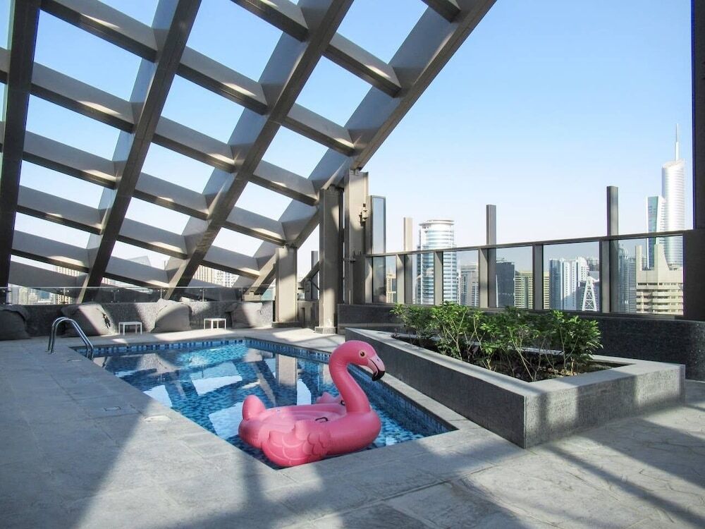 Дубай: Ornate 1BR w/ Breathtaking Marina Views!