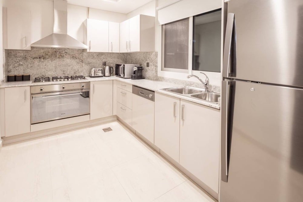 Дубай: Beaming 3BR Apartment in Downtown Burj District!