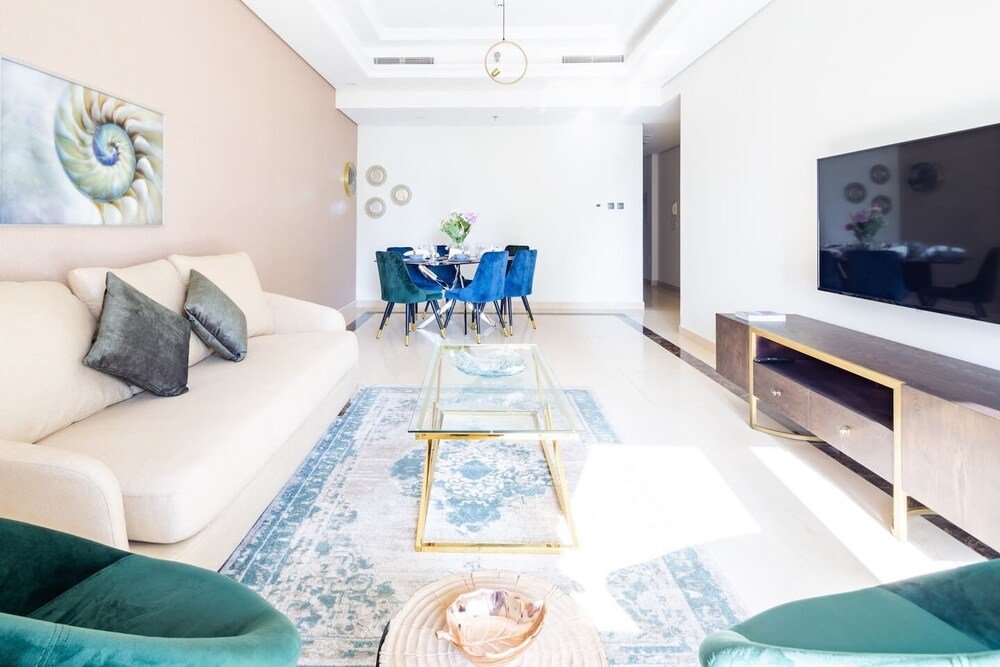 Дубай: Beaming 3BR Apartment in Downtown Burj District!