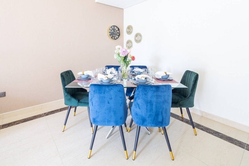 Дубай: Beaming 3BR Apartment in Downtown Burj District!