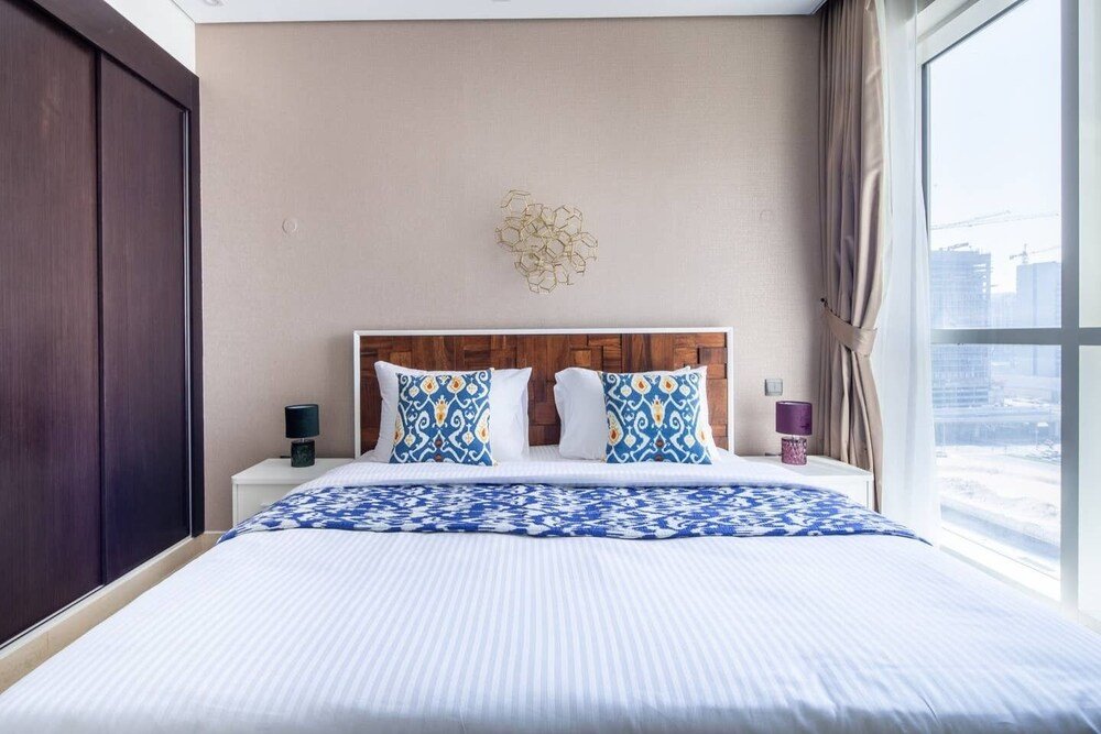 Дубай: Beaming 3BR Apartment in Downtown Burj District!