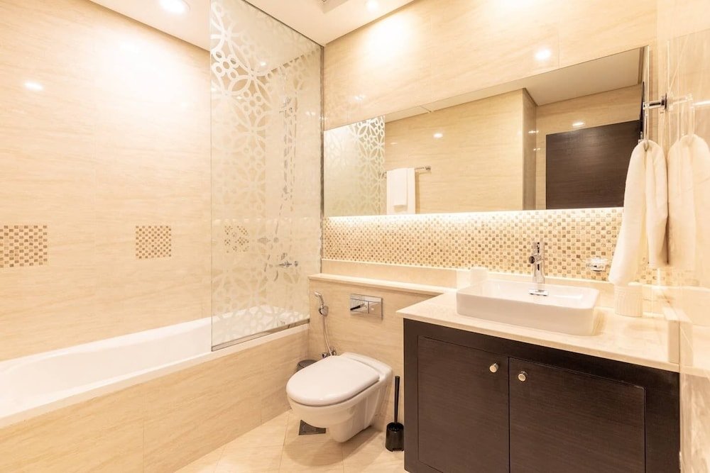 Дубай: Beaming 3BR Apartment in Downtown Burj District!