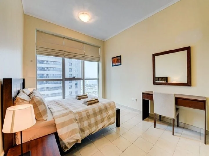 Дубай: 1- bed Dubai Marina Apartment in Prime Location