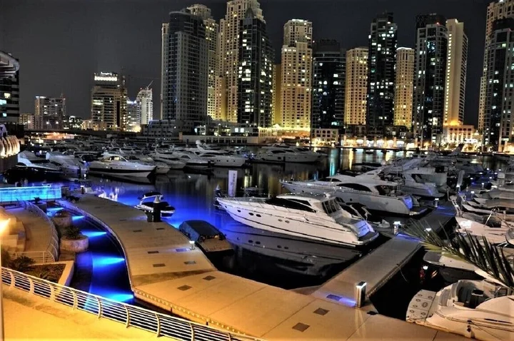 Дубай: 1- bed Dubai Marina Apartment in Prime Location