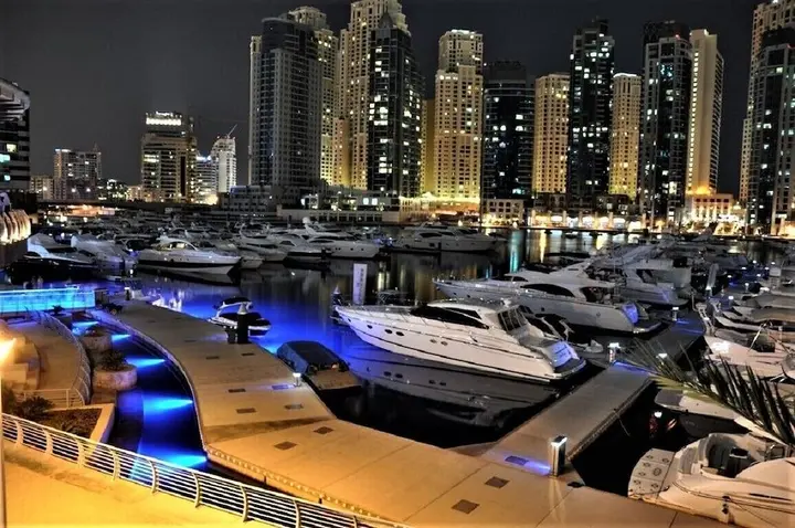 Дубай: 1- bed Dubai Marina Apartment in Prime Location