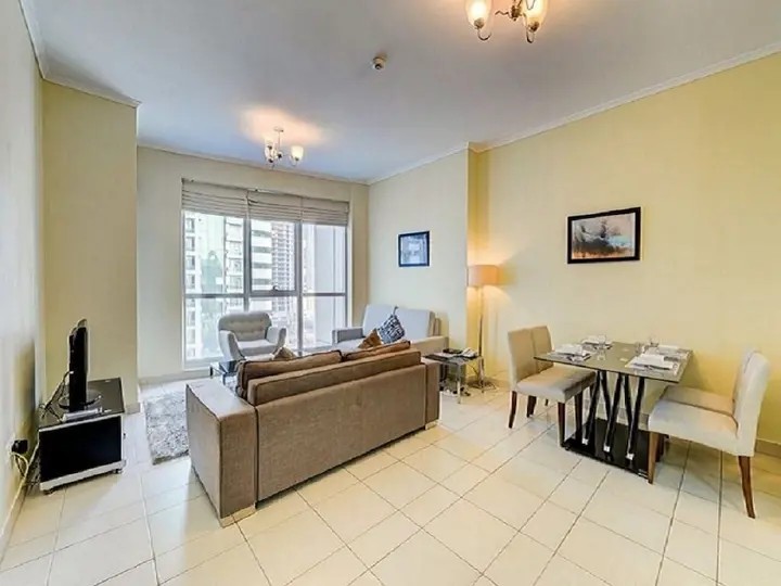 Дубай: 1- bed Dubai Marina Apartment in Prime Location