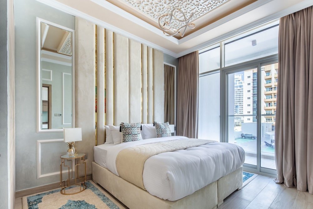 Дубай: Modern Arabian Themed 1BR Apartment in Dubai Marina