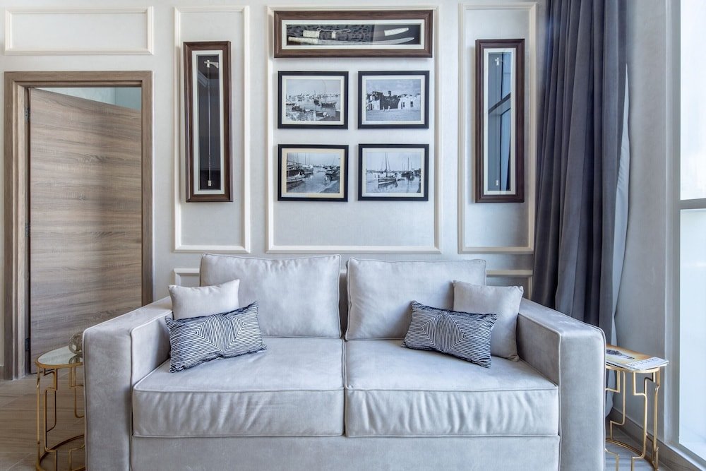 Дубай: Modern Arabian Themed 1BR Apartment in Dubai Marina