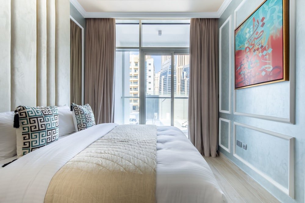Дубай: Modern Arabian Themed 1BR Apartment in Dubai Marina