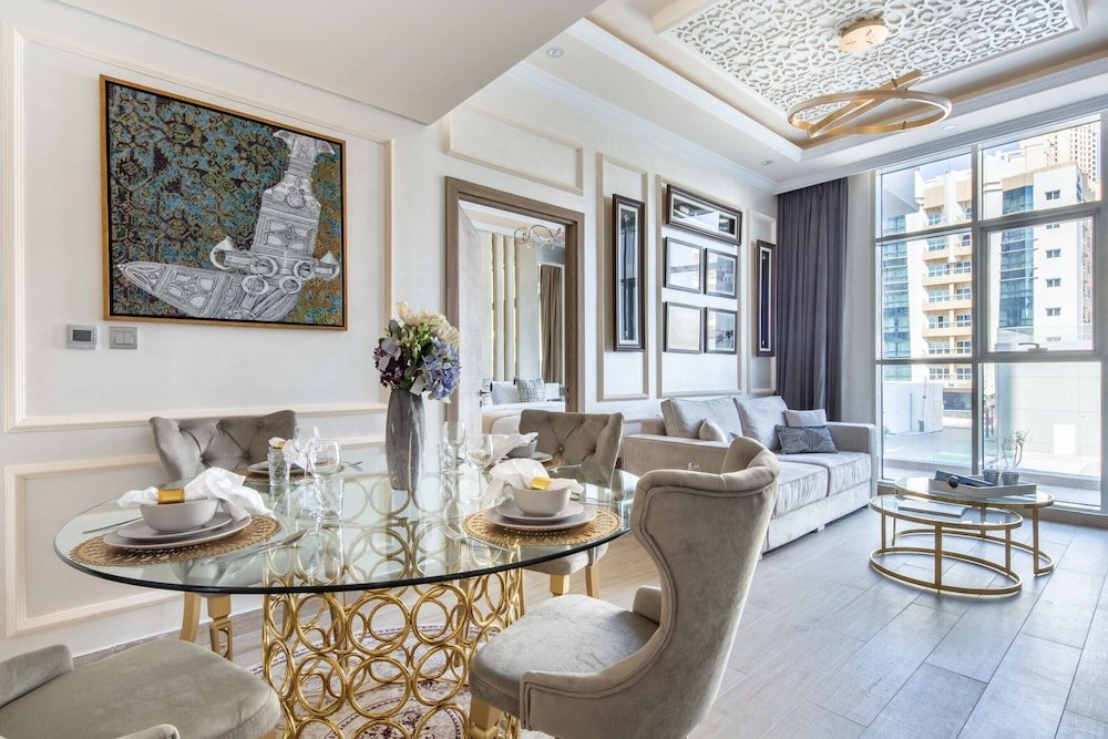 Дубай: Modern Arabian Themed 1BR Apartment in Dubai Marina