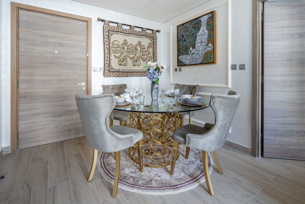 Дубай: Modern Arabian Themed 1BR Apartment in Dubai Marina
