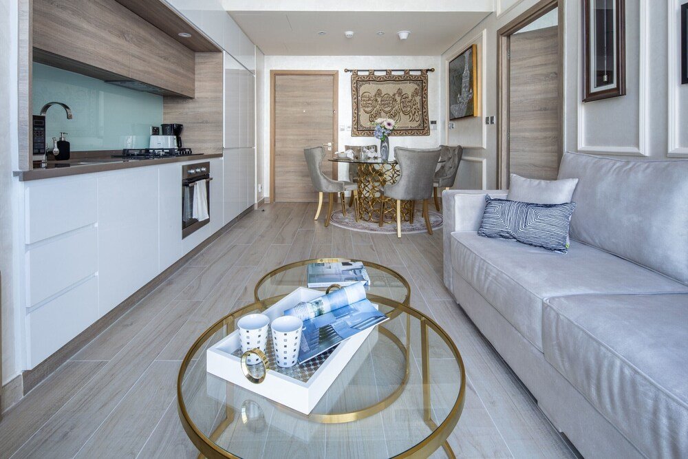 Дубай: Modern Arabian Themed 1BR Apartment in Dubai Marina