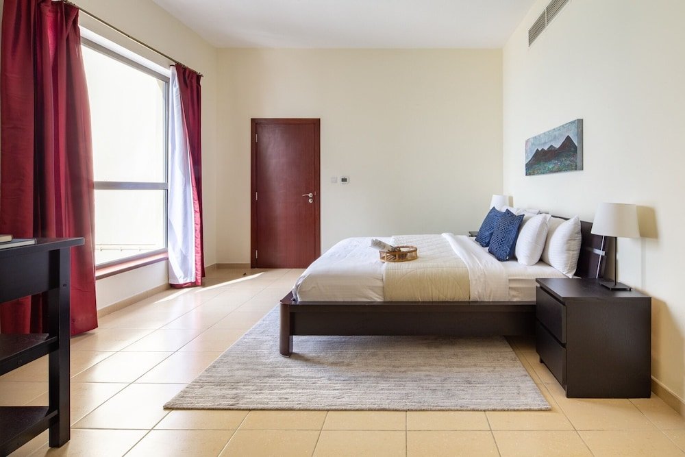 Дубай: Sea View! Spacious 2BR in JBR + Pool & gym