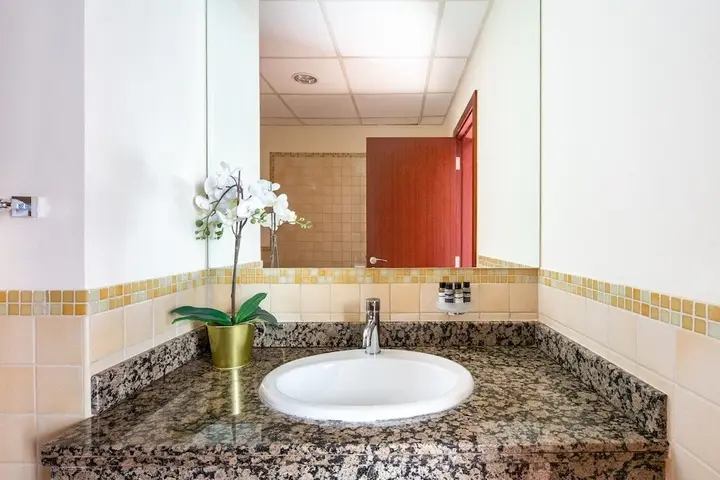 Дубай: Sea View! Spacious 2BR in JBR + Pool & gym