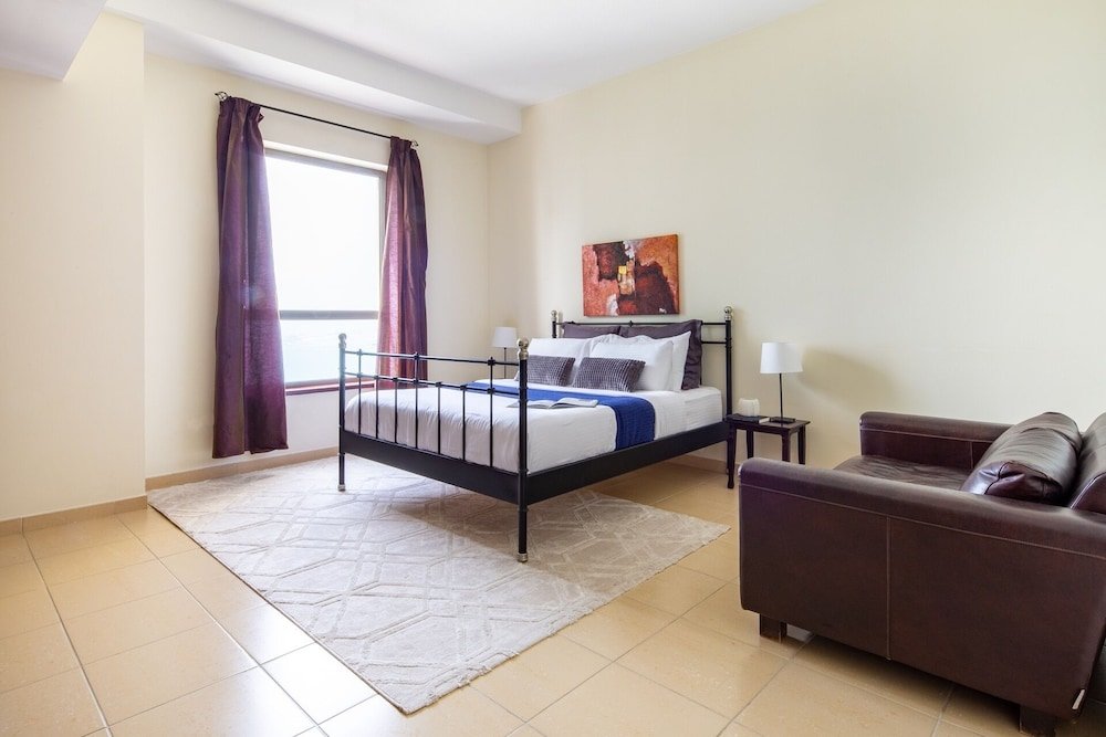 Дубай: Sea View! Spacious 2BR in JBR + Pool & gym
