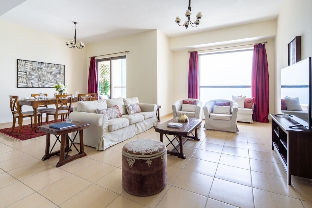 Дубай: Sea View! Spacious 2BR in JBR + Pool & gym