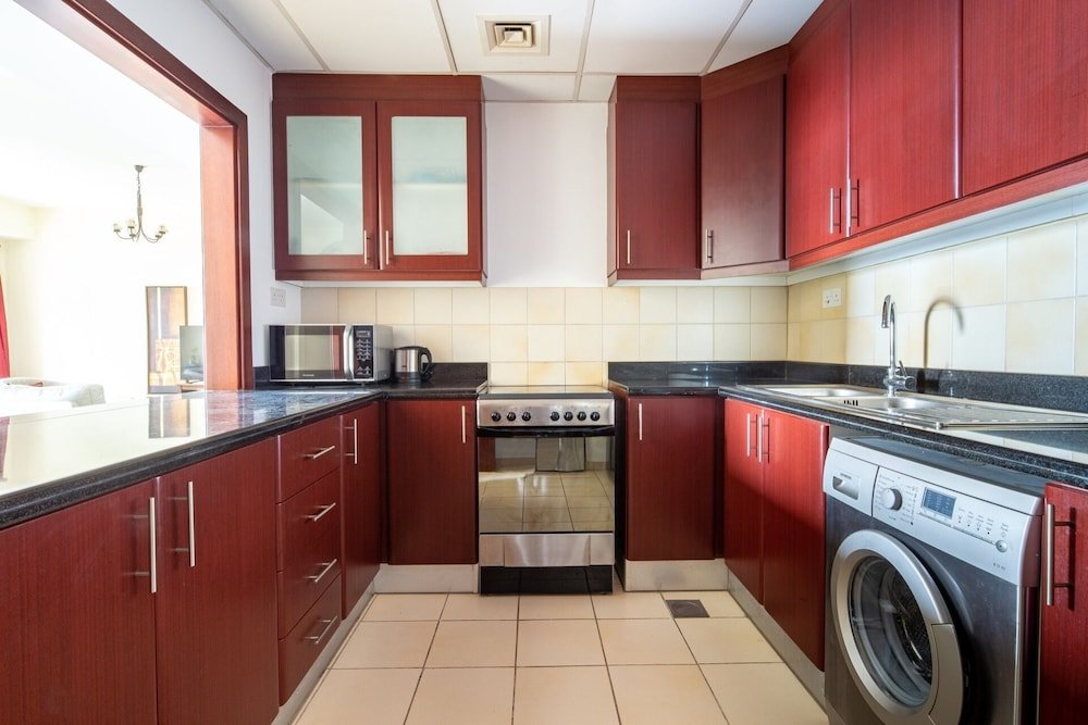 Дубай: Sea View! Spacious 2BR in JBR + Pool & gym
