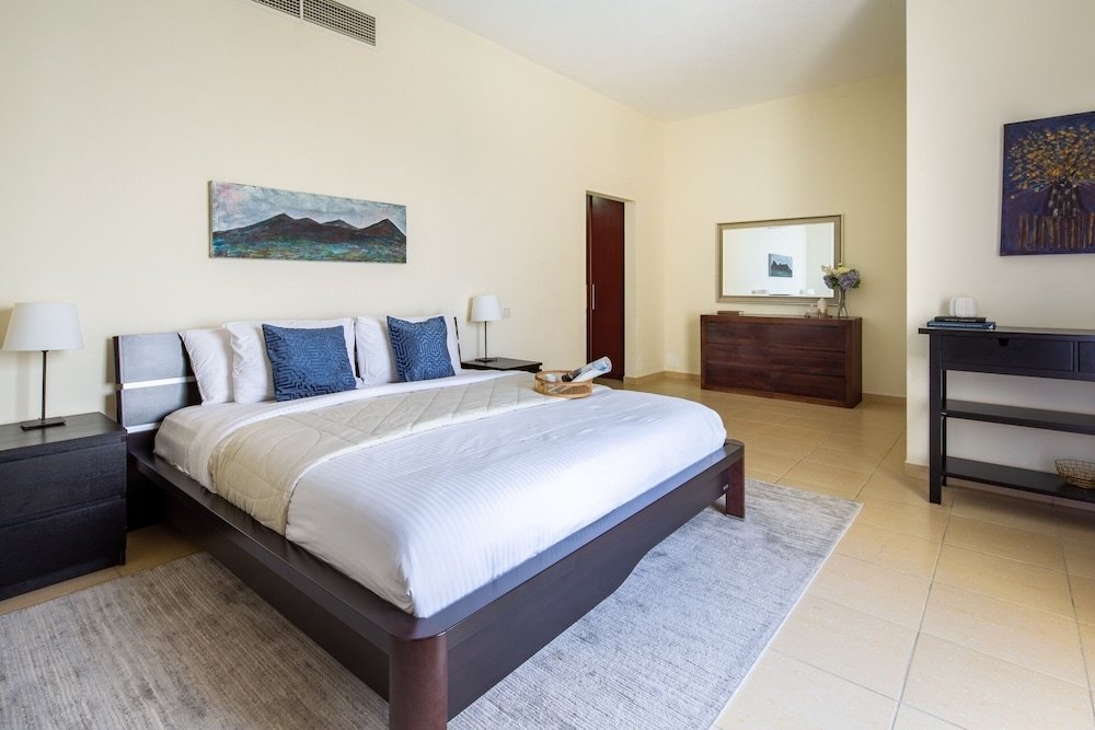 Дубай: Sea View! Spacious 2BR in JBR + Pool & gym