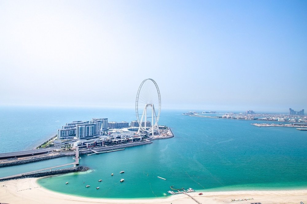 Дубай: Sea View! Spacious 2BR in JBR + Pool & gym
