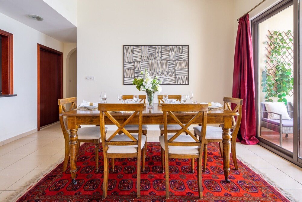 Дубай: Sea View! Spacious 2BR in JBR + Pool & gym