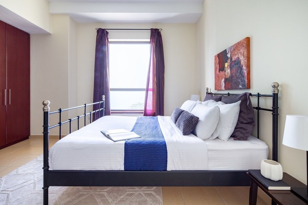 Дубай: Sea View! Spacious 2BR in JBR + Pool & gym