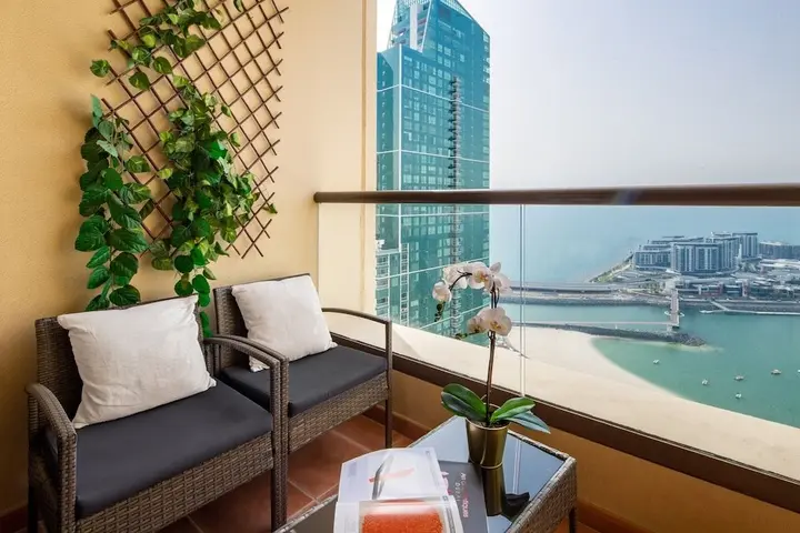 Дубай: Sea View! Spacious 2BR in JBR + Pool & gym