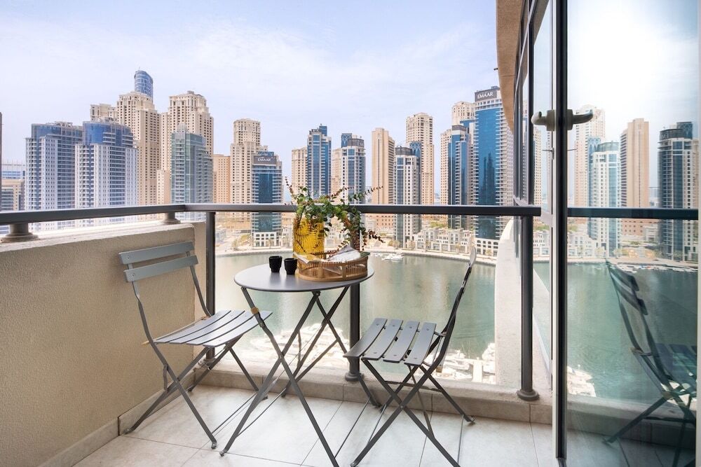 Дубай: Superior and Upgraded 1BR in Heart of Marina!