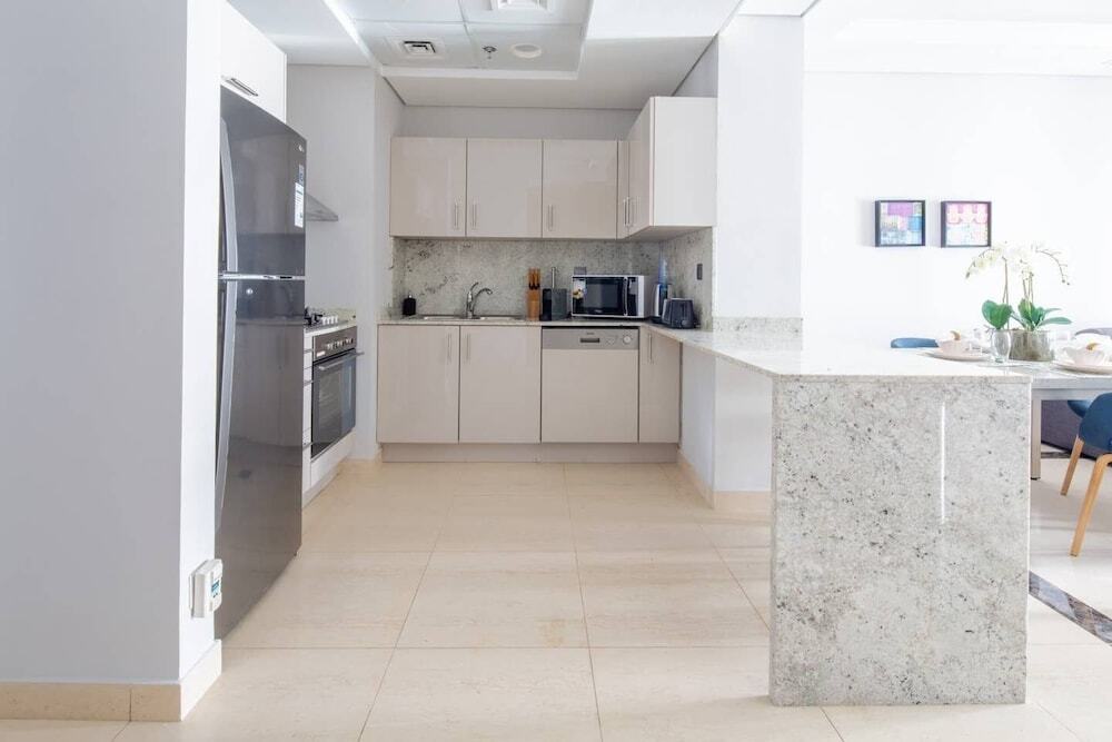 Дубай: Spacious & Adorable 1BR in Downtown Dubai