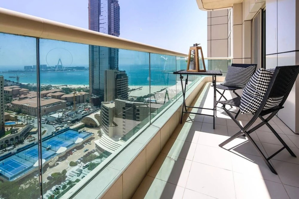 Дубай: Breathtaking Beach Views in This 2BR in Marina!