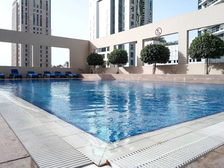 Дубай: Breathtaking Beach Views in This 2BR in Marina!