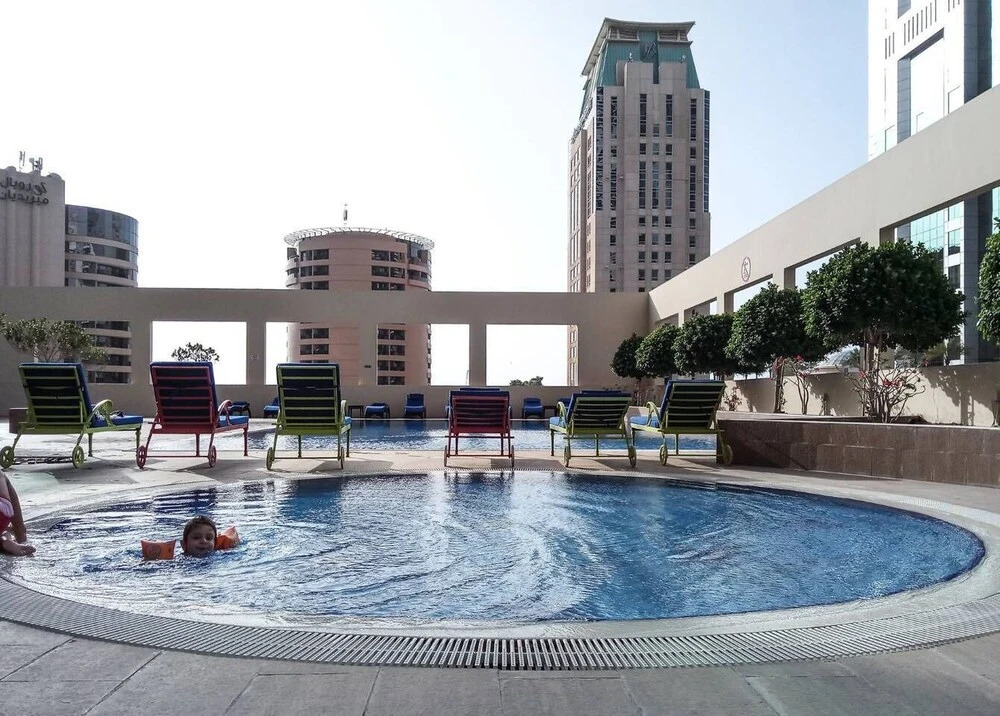 Дубай: Breathtaking Beach Views in This 2BR in Marina!