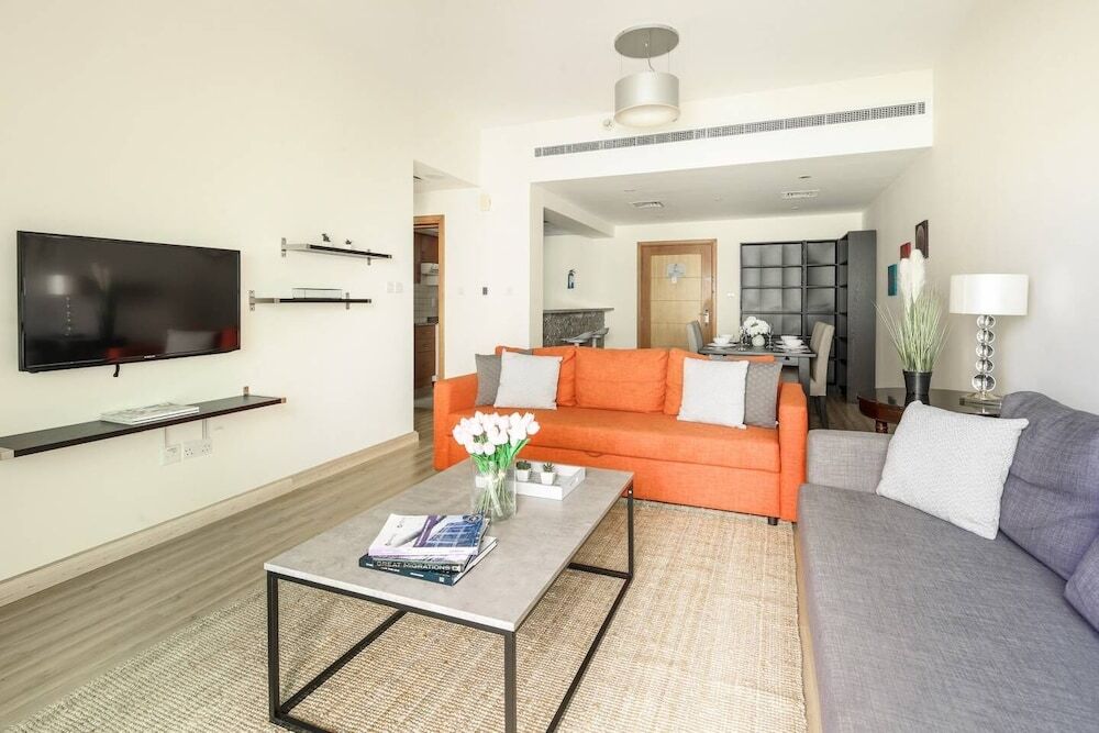 Дубай: Spacious 1BR in Beautiful Greens! Sleeps 6