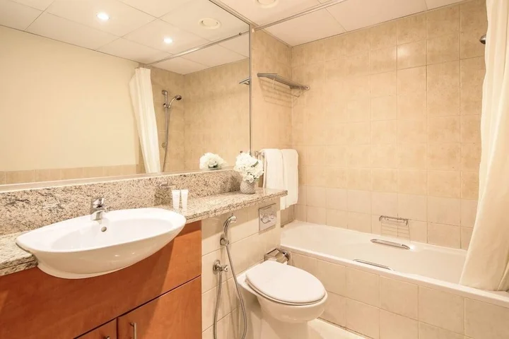 Дубай: Spacious 1BR in Beautiful Greens! Sleeps 6