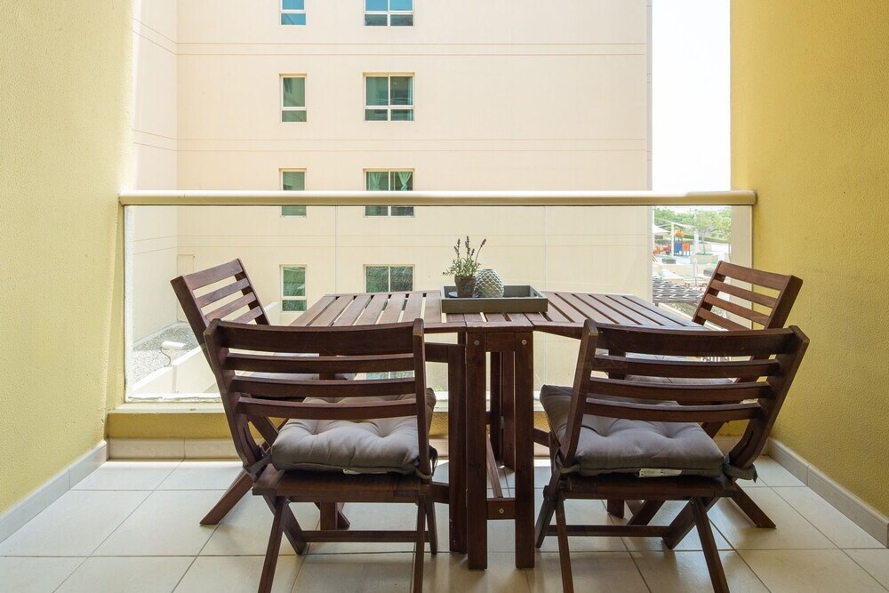 Дубай: Spacious 1BR in Beautiful Greens! Sleeps 6