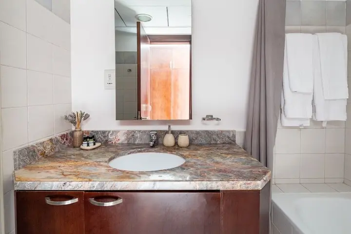 Дубай: Modern + Bright 2BR With Dubai Marina Views!