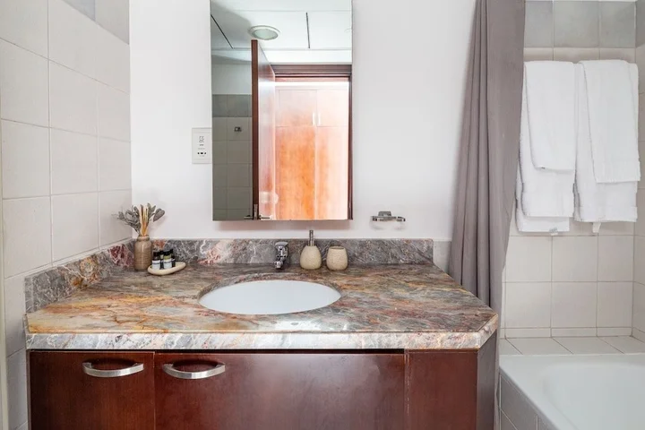 Дубай: Modern + Bright 2BR With Dubai Marina Views!