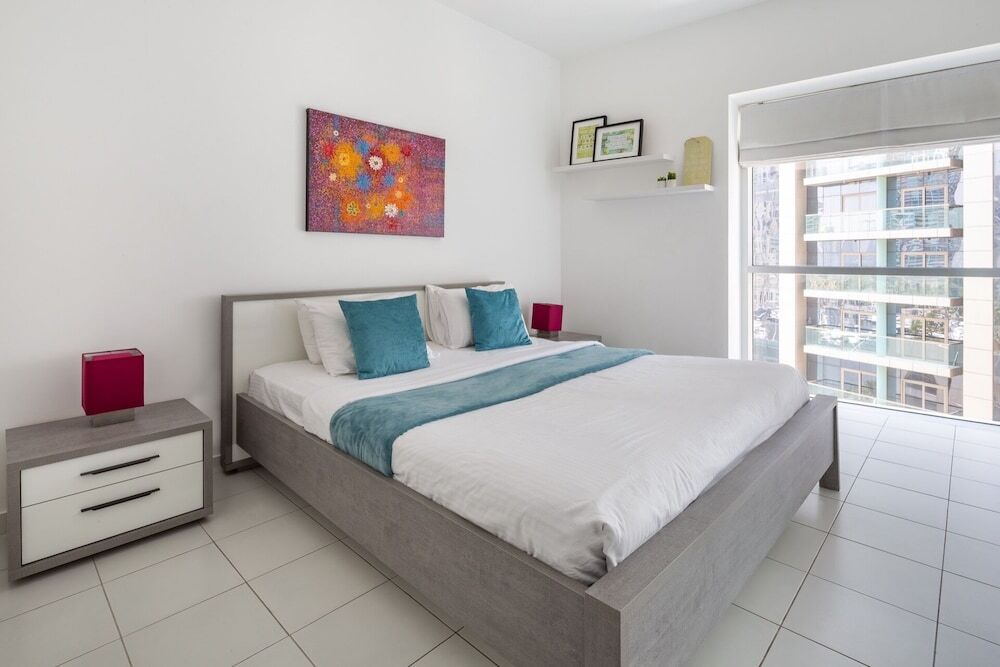 Дубай: Modern + Bright 2BR With Dubai Marina Views!