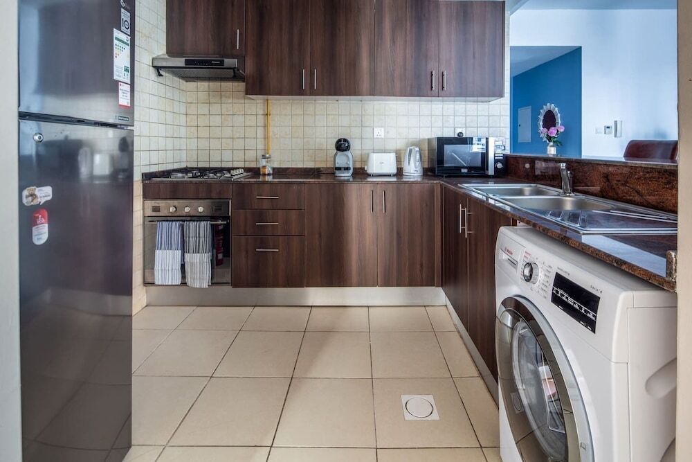 Дубай: Luxurious 2BR w/ Stunning Marina Views - Minutes From Dubai Metro & Tram!