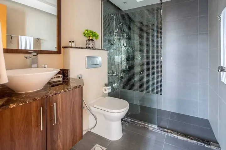 Дубай: Luxurious 2BR w/ Stunning Marina Views - Minutes From Dubai Metro & Tram!