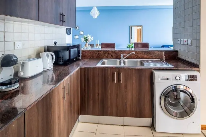 Дубай: Luxurious 2BR w/ Stunning Marina Views - Minutes From Dubai Metro & Tram!
