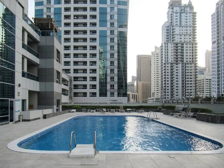 Дубай: Luxurious 2BR w/ Stunning Marina Views - Minutes From Dubai Metro & Tram!