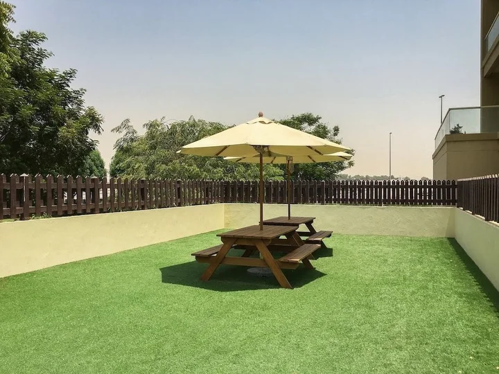 Дубай: Spacious 1BR in The Greens!