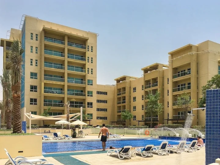 Дубай: Spacious 1BR in The Greens!