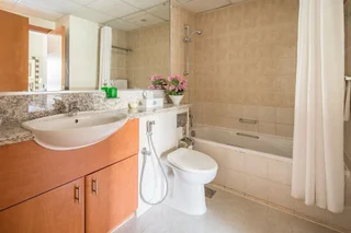 Дубай: Spacious 1BR in The Greens!