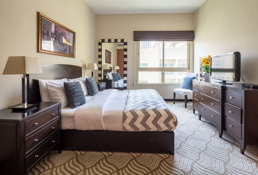 Дубай: Spacious 1BR in The Greens!