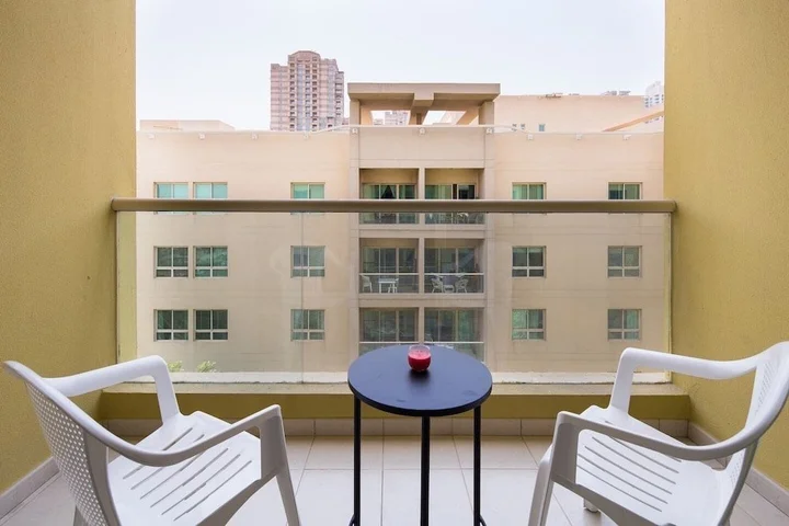 Дубай: Spacious 1BR in The Greens!