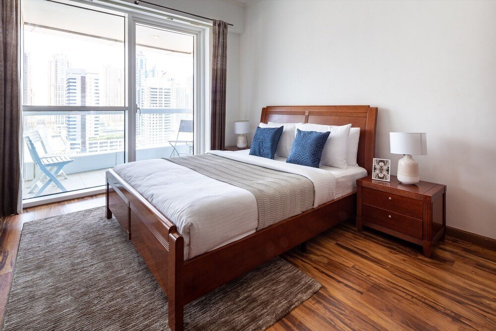 Дубай: Visually Unique 1BR Apartment in JLT - Sleeps 4!