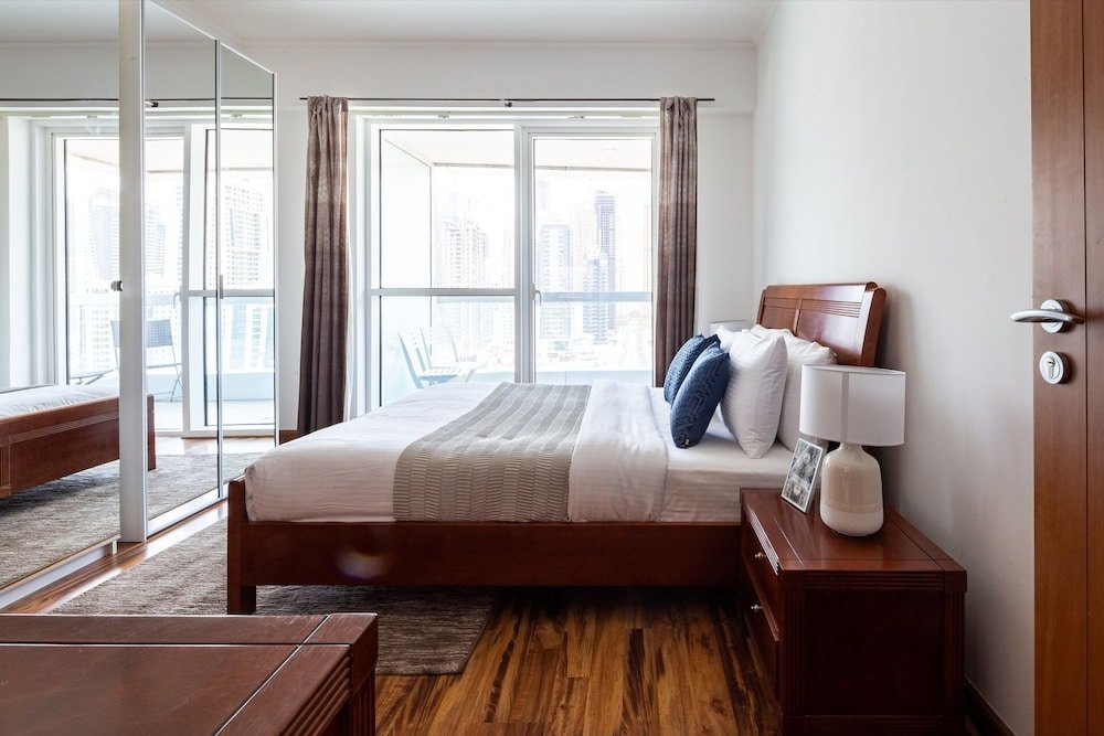 Дубай: Visually Unique 1BR Apartment in JLT - Sleeps 4!
